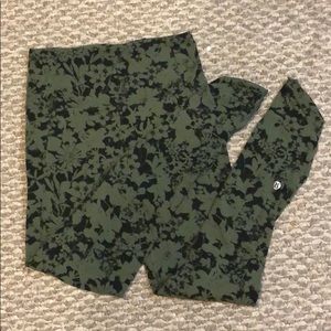 Lululemon leggings size 4